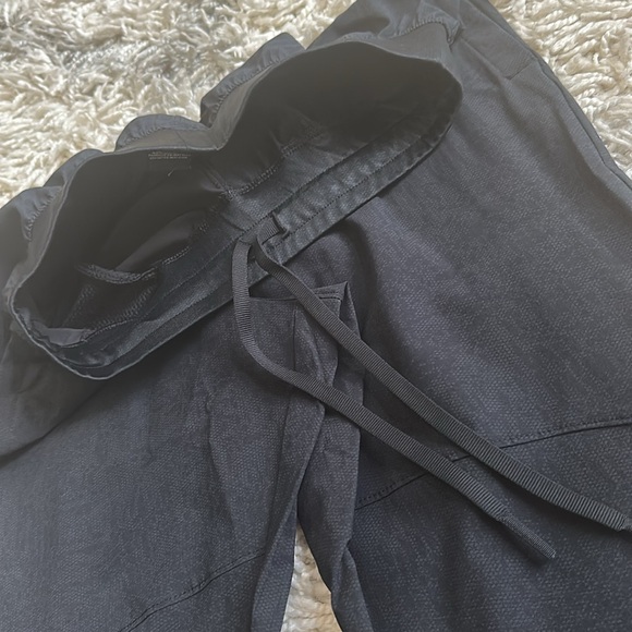 Under Armour Stretch Woven Fitted Tapered Pants Black - Picture 6 of 10